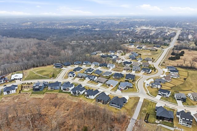 527 TOMAHAWK DR, Columbia, MO 65203