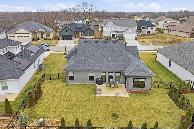 527 TOMAHAWK DR, Columbia, MO 65203