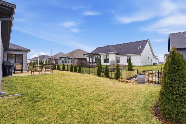 527 TOMAHAWK DR, Columbia, MO 65203