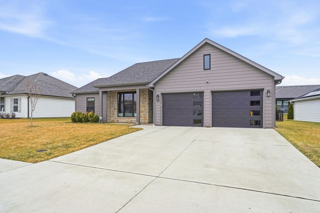 527 TOMAHAWK DR, Columbia, MO 65203