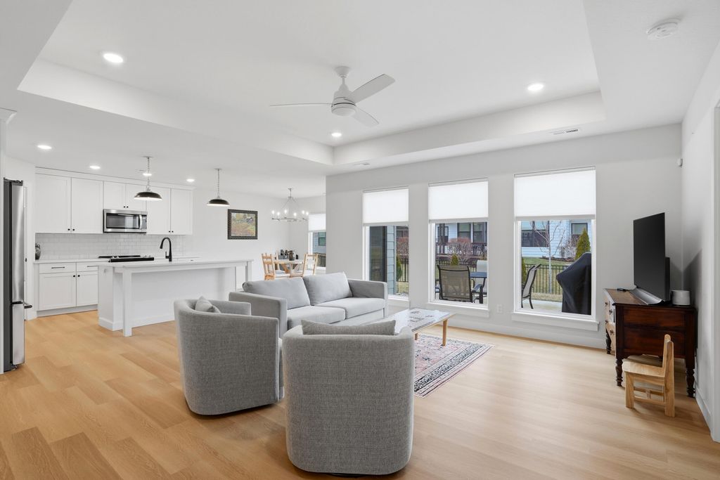 527 TOMAHAWK DR, Columbia, MO 65203