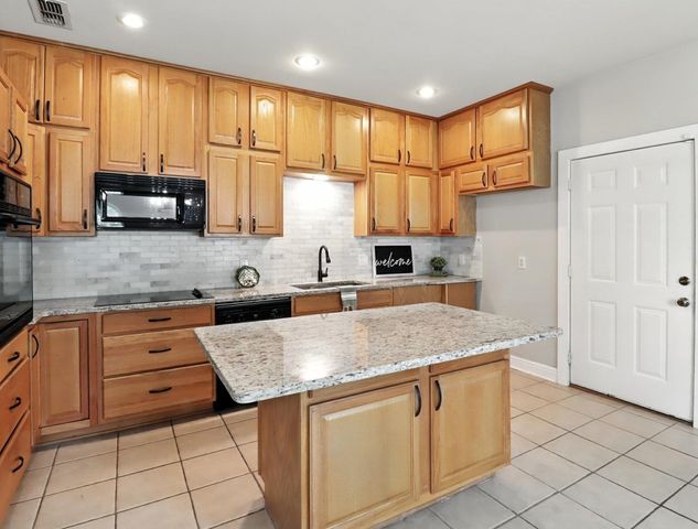 126 E Hoyt Dr, Longview, TX 75601