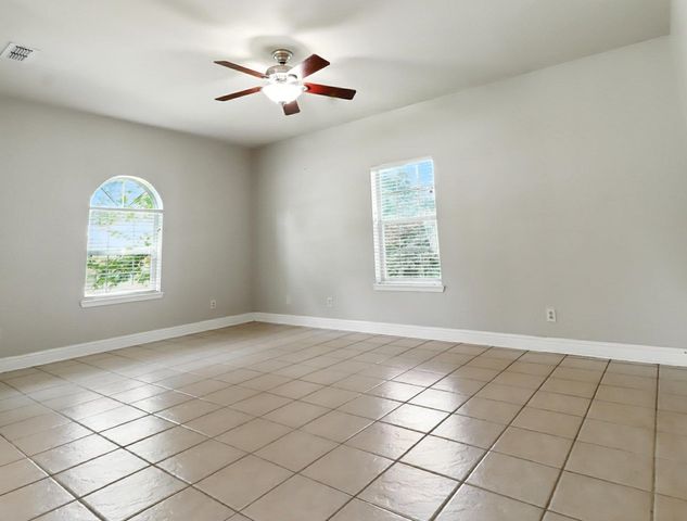 126 E Hoyt Dr, Longview, TX 75601