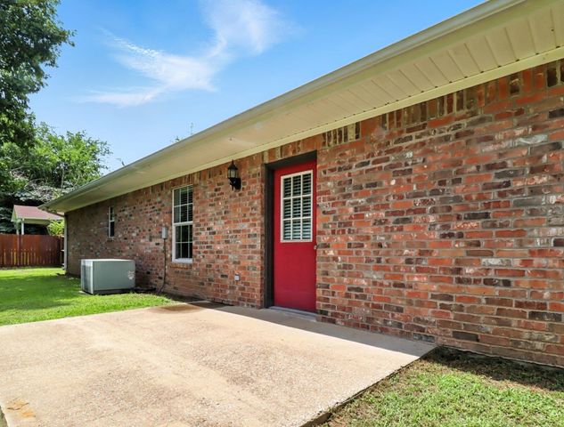 126 E Hoyt Dr, Longview, TX 75601