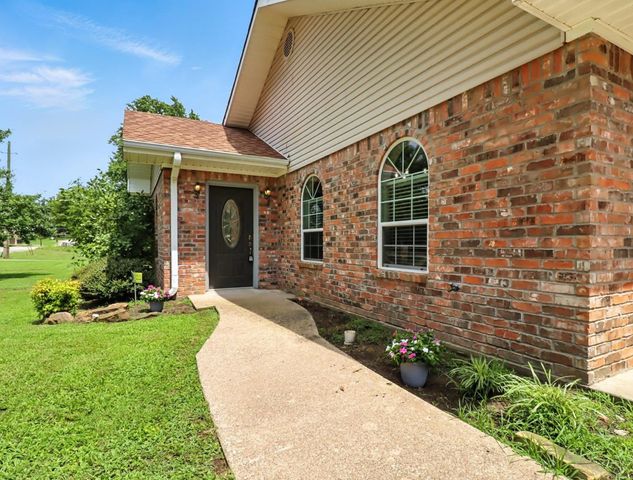 126 E Hoyt Dr, Longview, TX 75601