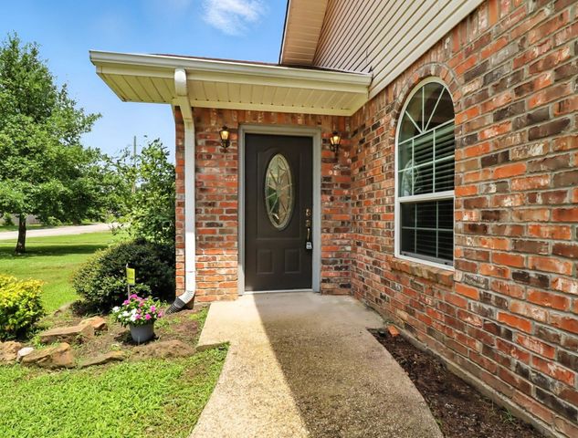 126 E Hoyt Dr, Longview, TX 75601