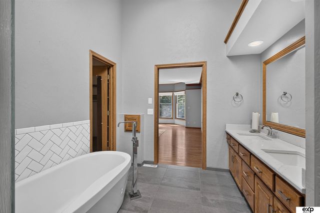 10612 Monroe Street, Omaha, NE 68127