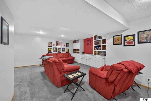 10612 Monroe Street, Omaha, NE 68127