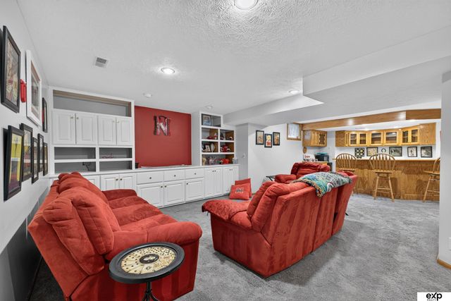 10612 Monroe Street, Omaha, NE 68127