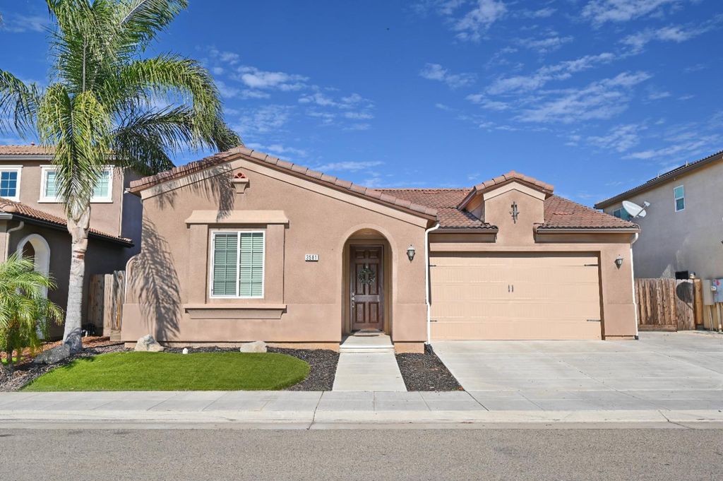 3581 Griffith Avenue, Clovis, CA 93619