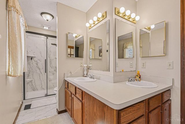 1244 Mayfair Drive, Wilmington, OH 45177