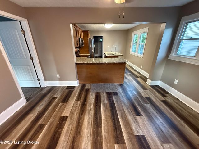 819 S 42nd St, Louisville, KY 40211
