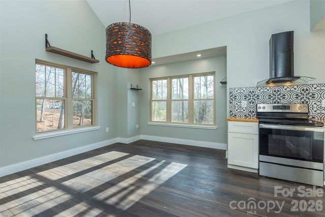 115 Bartram Way, Black Mountain, NC 28711