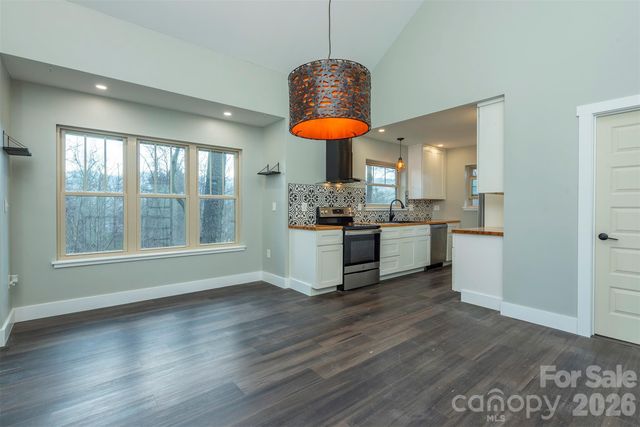 115 Bartram Way, Black Mountain, NC 28711