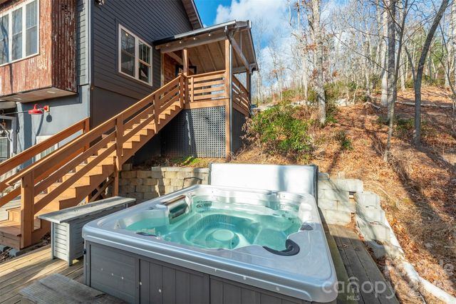 115 Bartram Way, Black Mountain, NC 28711
