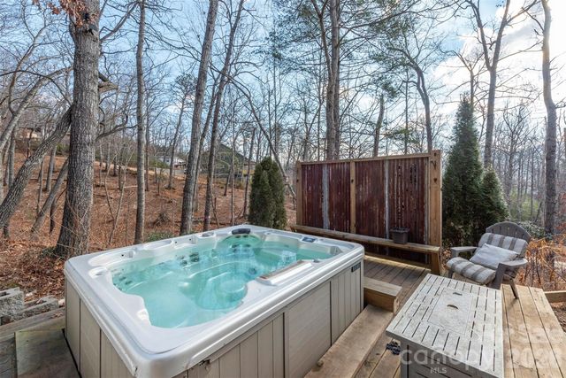 115 Bartram Way, Black Mountain, NC 28711