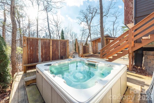 115 Bartram Way, Black Mountain, NC 28711