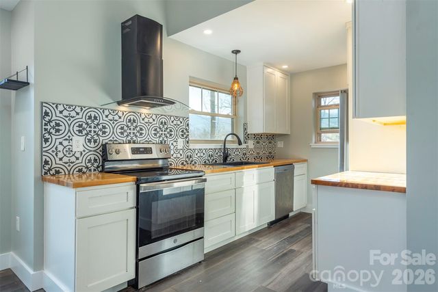 115 Bartram Way, Black Mountain, NC 28711