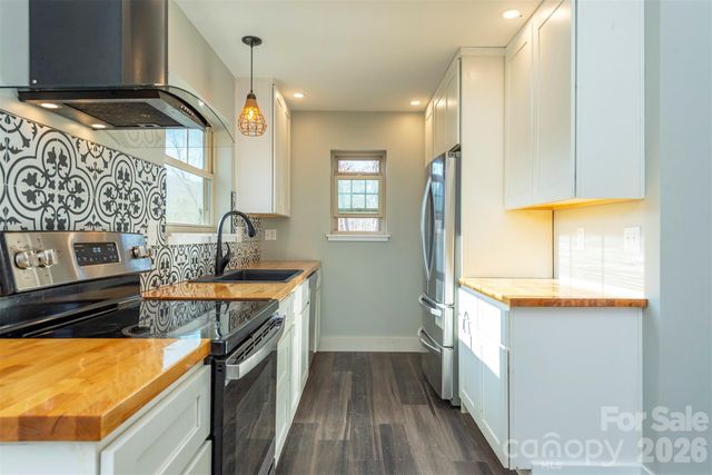 115 Bartram Way, Black Mountain, NC 28711