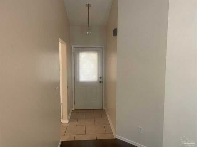 6831 Community Dr, Pensacola, FL 32526