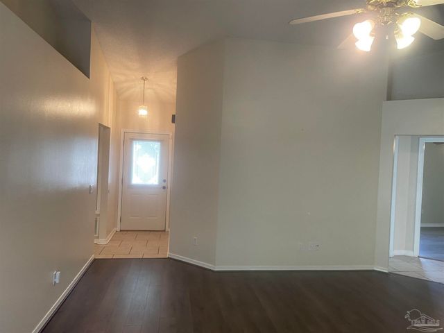 6831 Community Dr, Pensacola, FL 32526