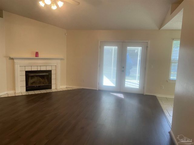 6831 Community Dr, Pensacola, FL 32526