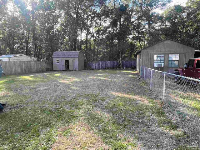 6831 Community Dr, Pensacola, FL 32526