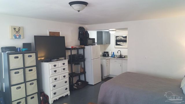 6831 Community Dr, Pensacola, FL 32526