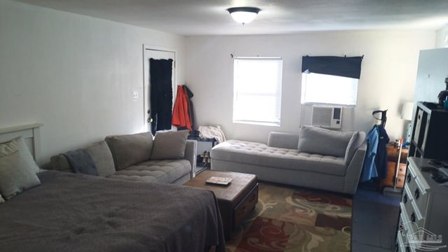 6831 Community Dr, Pensacola, FL 32526