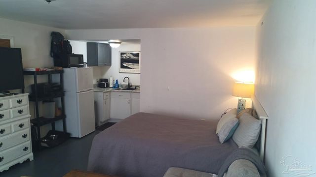 6831 Community Dr, Pensacola, FL 32526