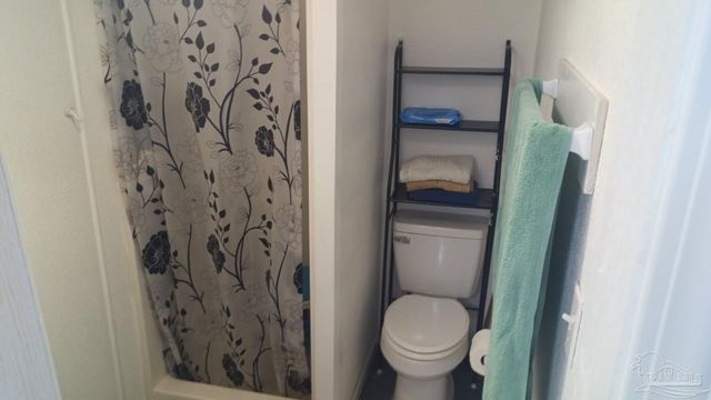 6831 Community Dr, Pensacola, FL 32526