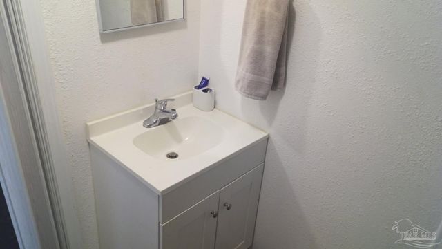 6831 Community Dr, Pensacola, FL 32526