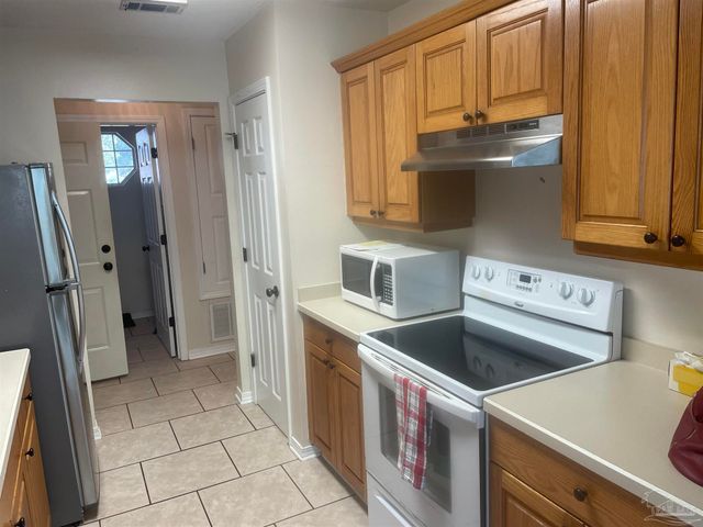 6831 Community Dr, Pensacola, FL 32526