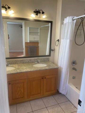 6831 Community Dr, Pensacola, FL 32526