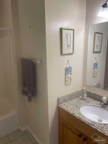 6831 Community Dr, Pensacola, FL 32526