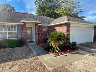 6831 Community Dr, Pensacola, FL 32526