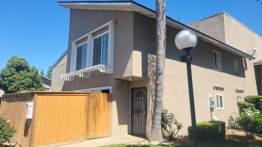 Image 13 of property listing at 6680 N 3rd Street, Fresno, CA 93710