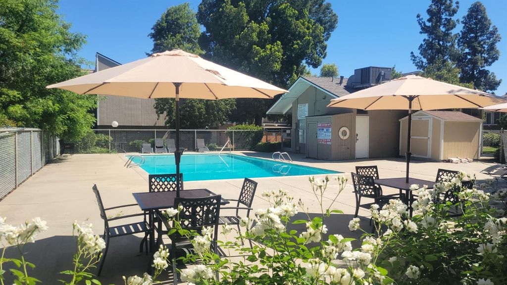 Image 14 of property listing at 6680 N 3rd Street, Fresno, CA 93710