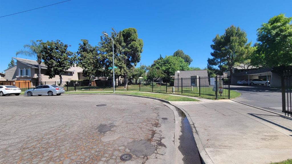 Image 16 of property listing at 6680 N 3rd Street, Fresno, CA 93710