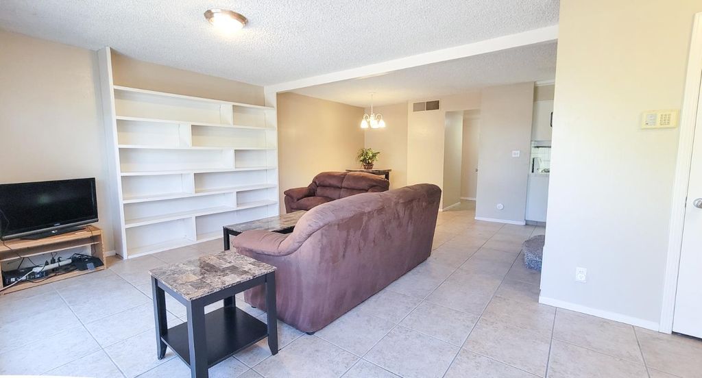 Image 2 of property listing at 6680 N 3rd Street, Fresno, CA 93710