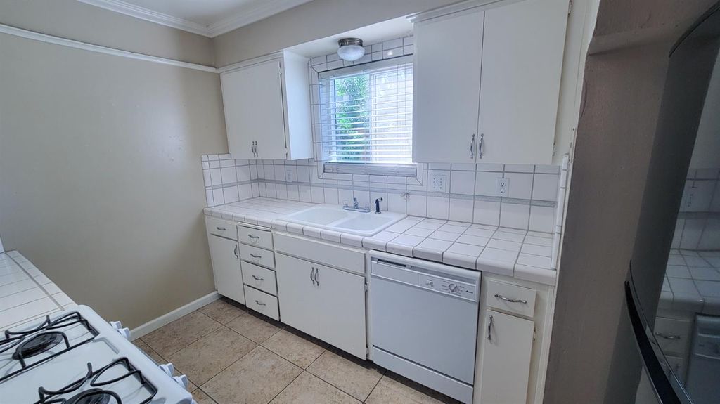 Image 4 of property listing at 6680 N 3rd Street, Fresno, CA 93710