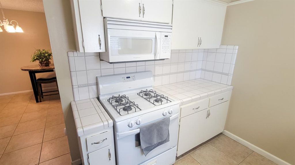 Image 5 of property listing at 6680 N 3rd Street, Fresno, CA 93710