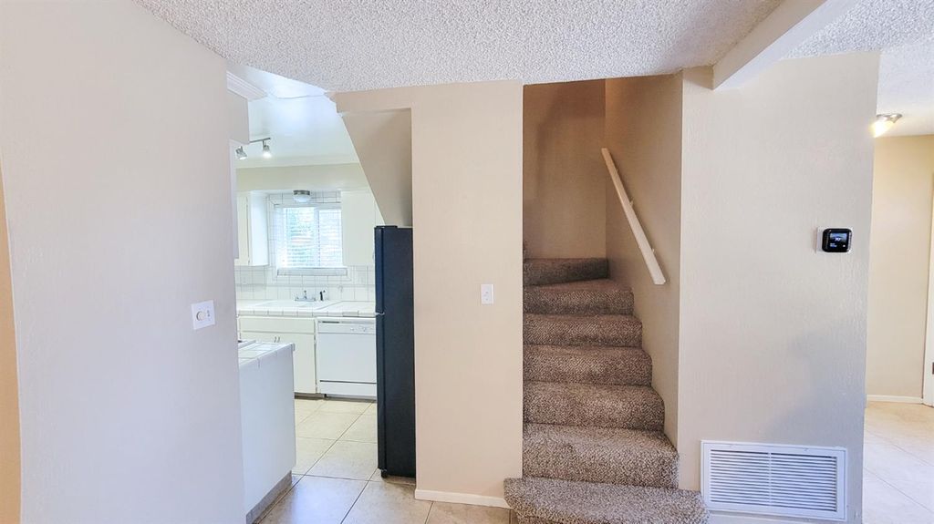 Image 6 of property listing at 6680 N 3rd Street, Fresno, CA 93710