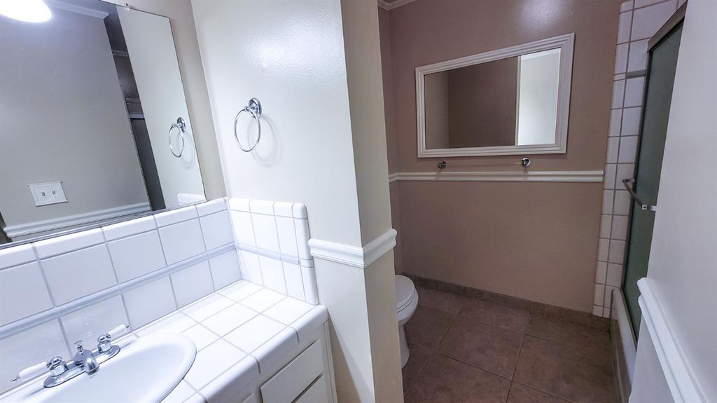 Image 7 of property listing at 6680 N 3rd Street, Fresno, CA 93710