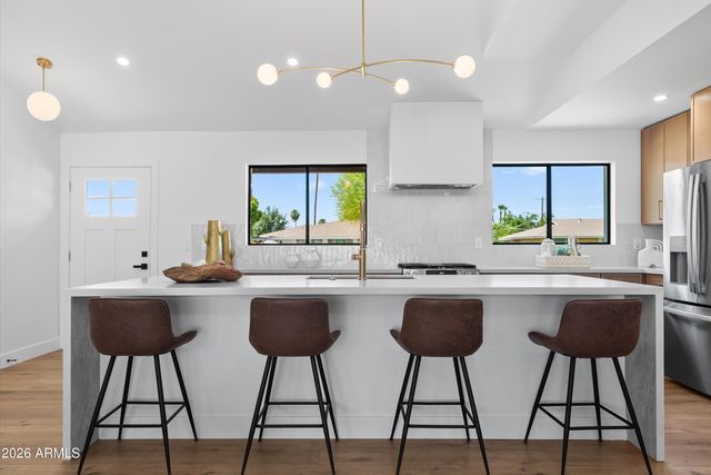 3860 E CLARENDON Avenue, Phoenix, AZ 85018