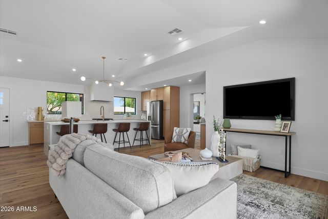 3860 E CLARENDON Avenue, Phoenix, AZ 85018