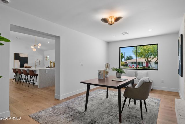 3860 E CLARENDON Avenue, Phoenix, AZ 85018