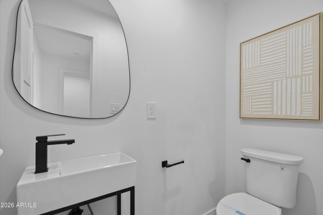 3860 E CLARENDON Avenue, Phoenix, AZ 85018