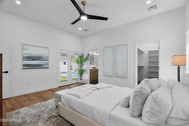 3860 E CLARENDON Avenue, Phoenix, AZ 85018