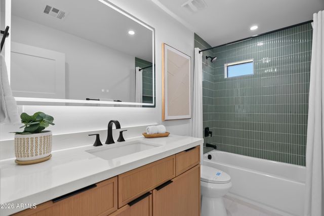 3860 E CLARENDON Avenue, Phoenix, AZ 85018